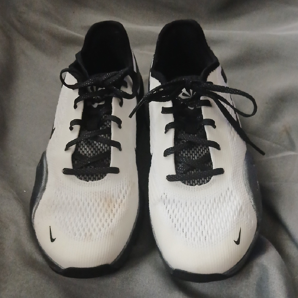 Nike Black and White Athletic Running Shoes
